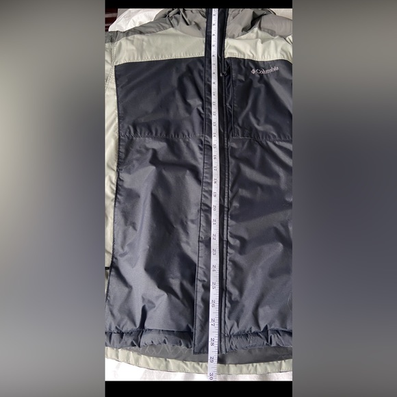 Columbia winter coat - boys / Youth size 18/20 - Picture 8 of 9